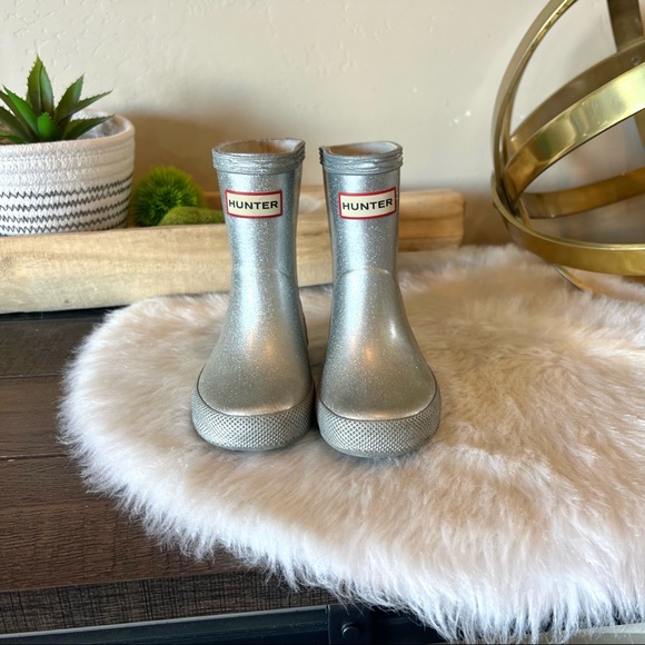 Hunter Other - Hunter toddler boots silver sparkle